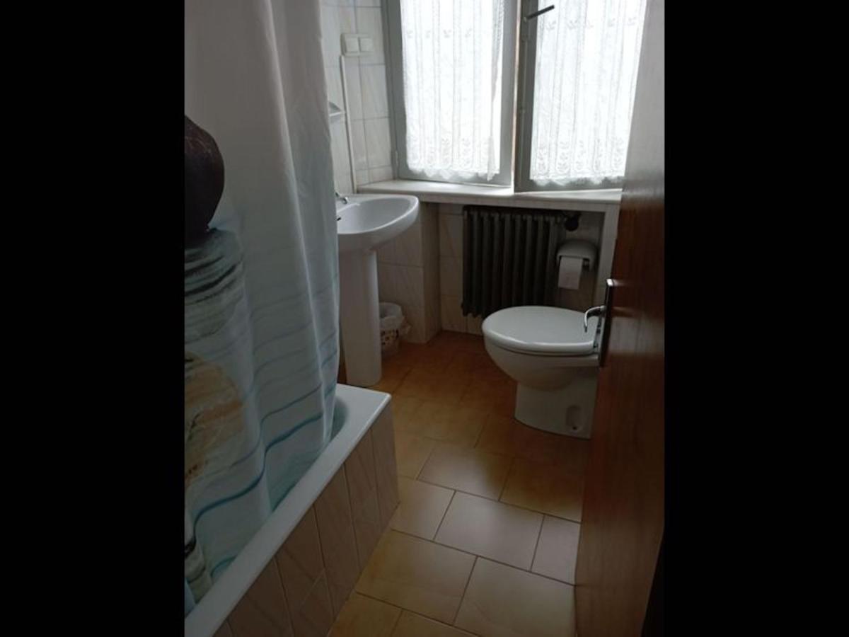 Room In Lodge - Double And Single Room - Pension Oria 2 Luarca Kültér fotó