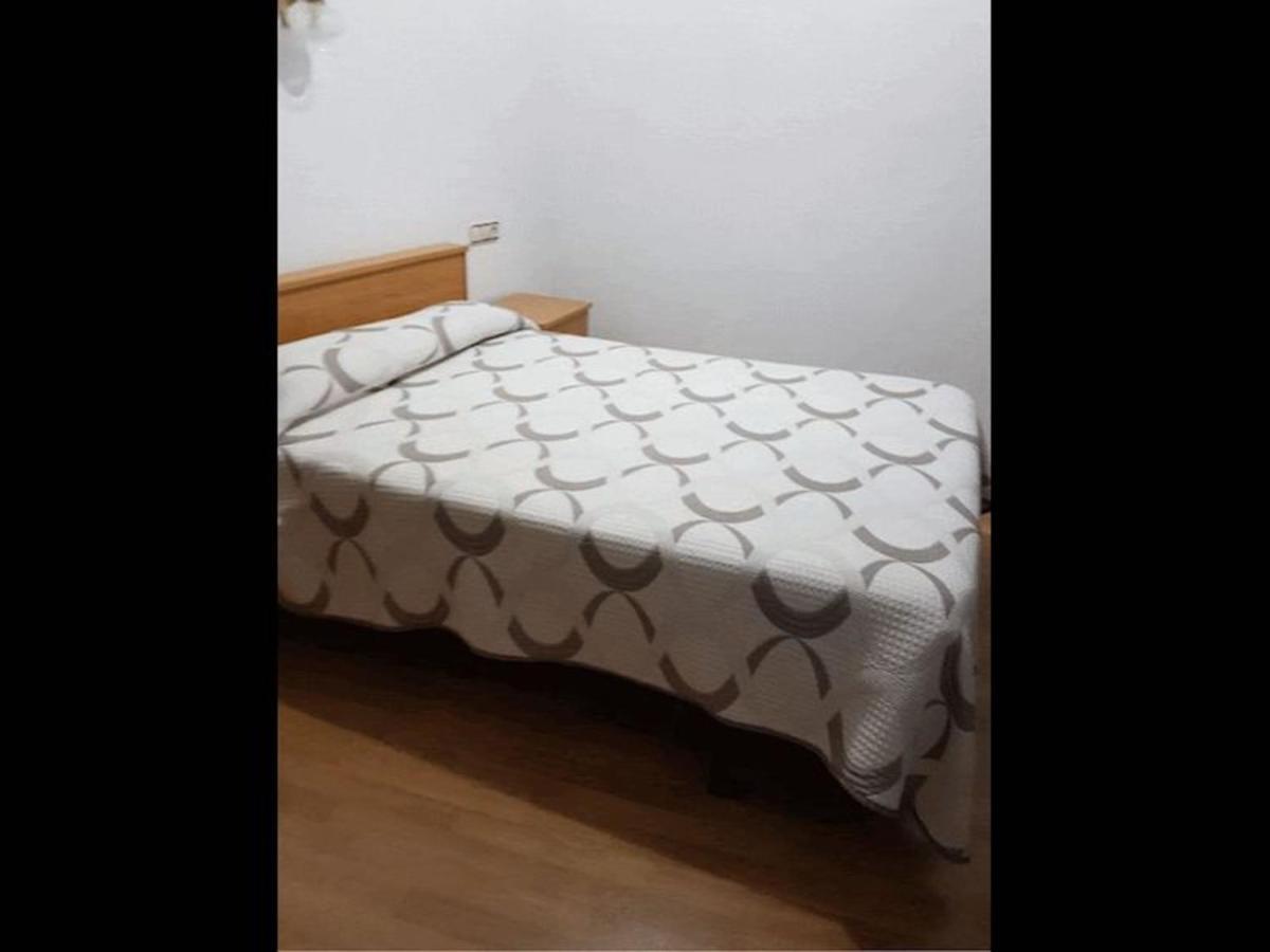 Room In Lodge - Double And Single Room - Pension Oria 2 Luarca Kültér fotó
