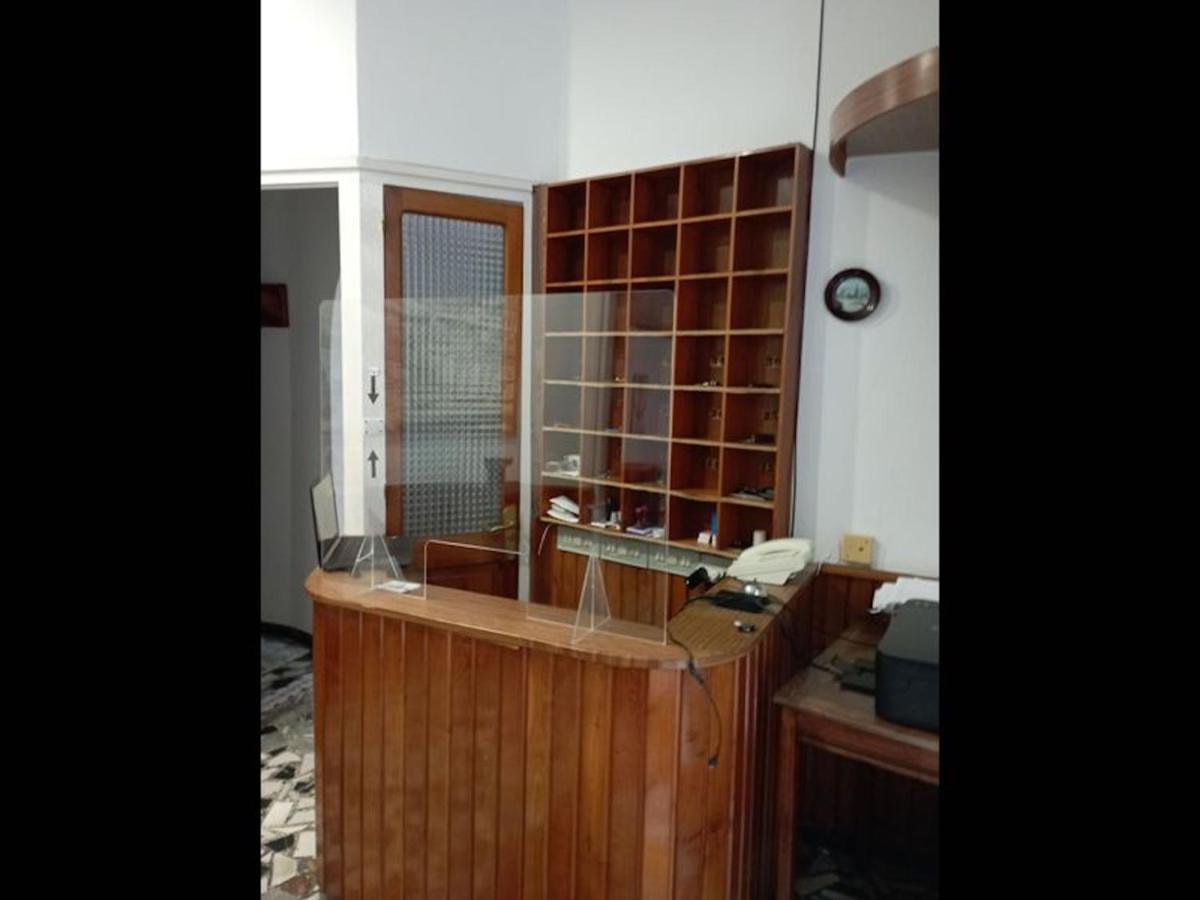 Room In Lodge - Double And Single Room - Pension Oria 2 Luarca Kültér fotó
