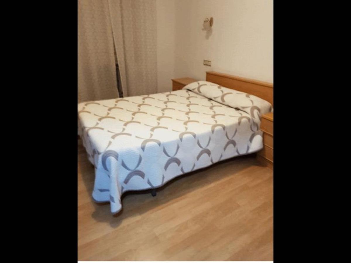 Room In Lodge - Double And Single Room - Pension Oria 2 Luarca Kültér fotó